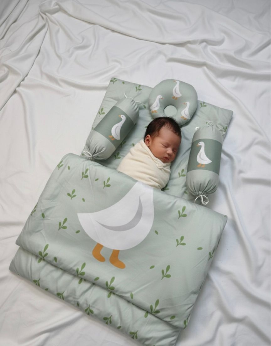 07 Piece's Of Baby Carry Nest – Soft Sleeping Nest with Pillow,Bolsters Etc